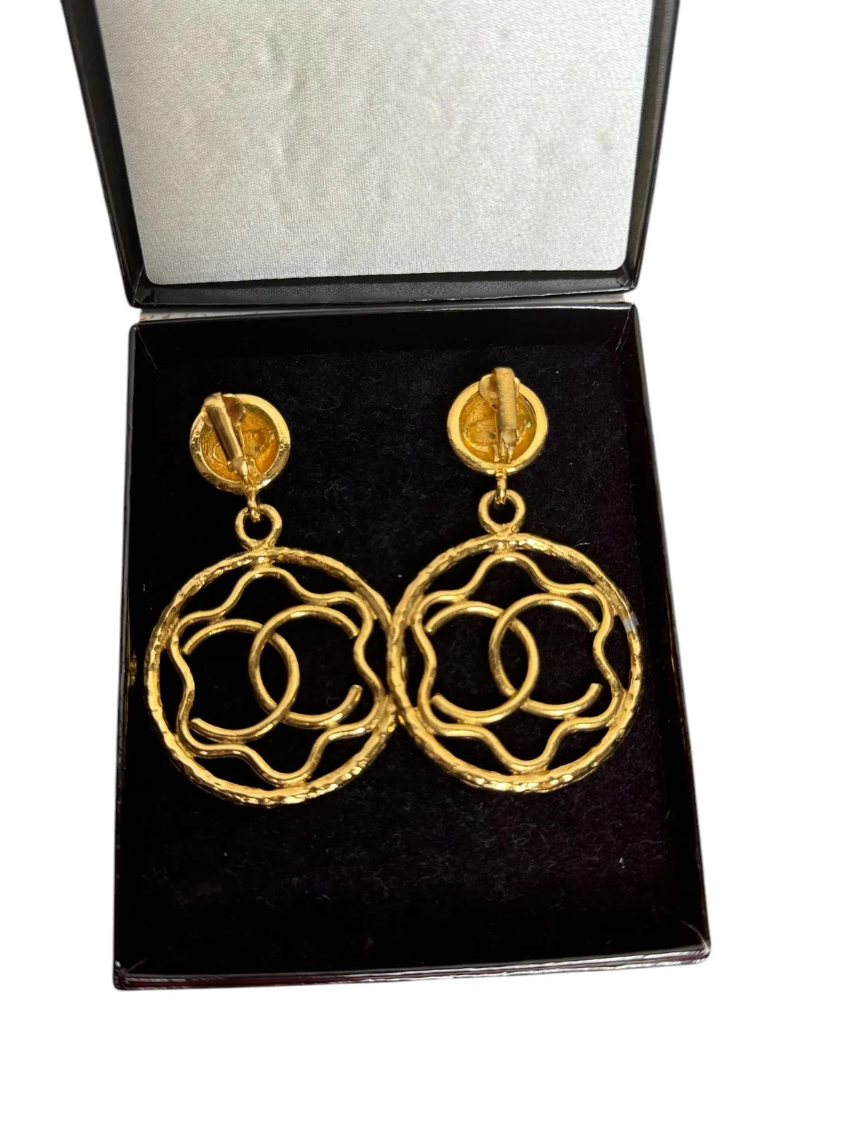 Chanel Vintage CC Logos Flowers Pendant Earrings Clip On Gold